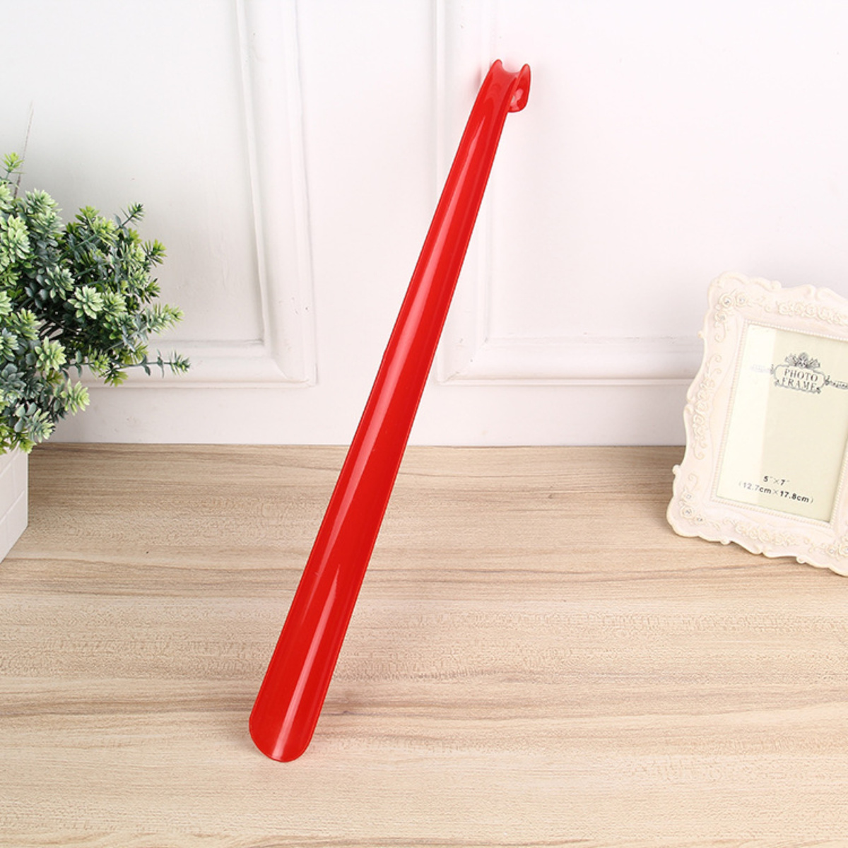 ŁYŻKA DO BUTÓW KIJ DO BUTÓW DŁUGA KOLOROWA PLASTIKOWA 43CM Z HACZYKIEM