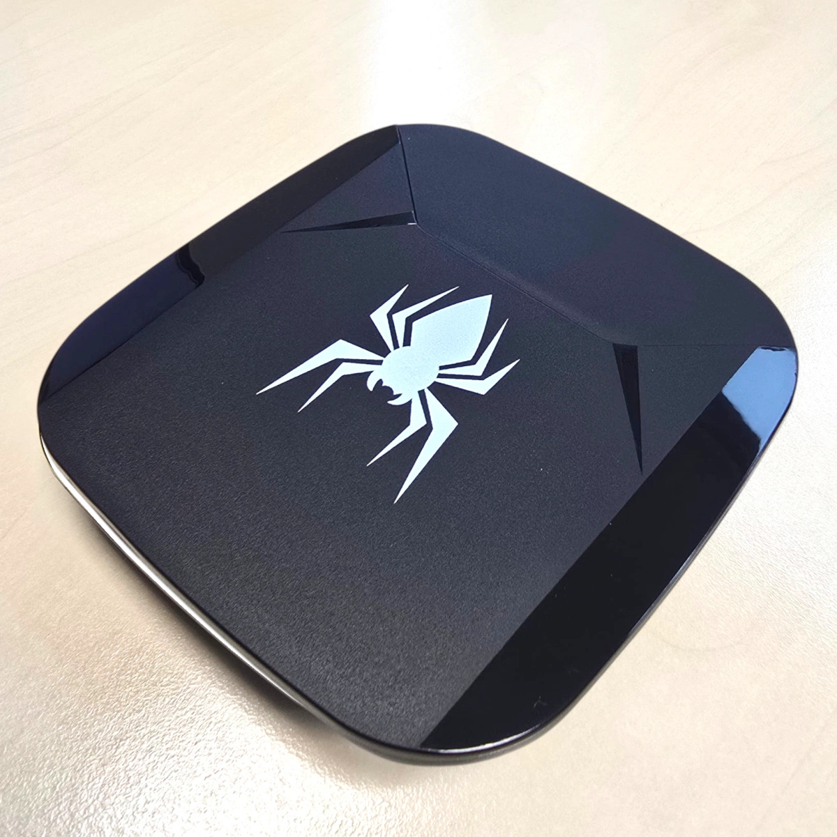 KONSOLA RETRO 2 PADY GRA TELEWIZYJNA PILOT ANDROID TV GRY SERIALE HDMI 4K