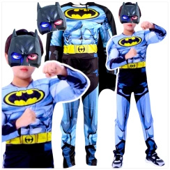 BATMAN - STRÓJ DLA CHŁOPCA GRUBY Z MIĘŚNIAMI DELUXE + MASKA ŚWIECĄCA